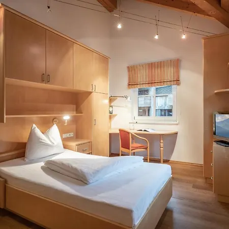 B&B Foersterhaus & Haus Andrea 4*